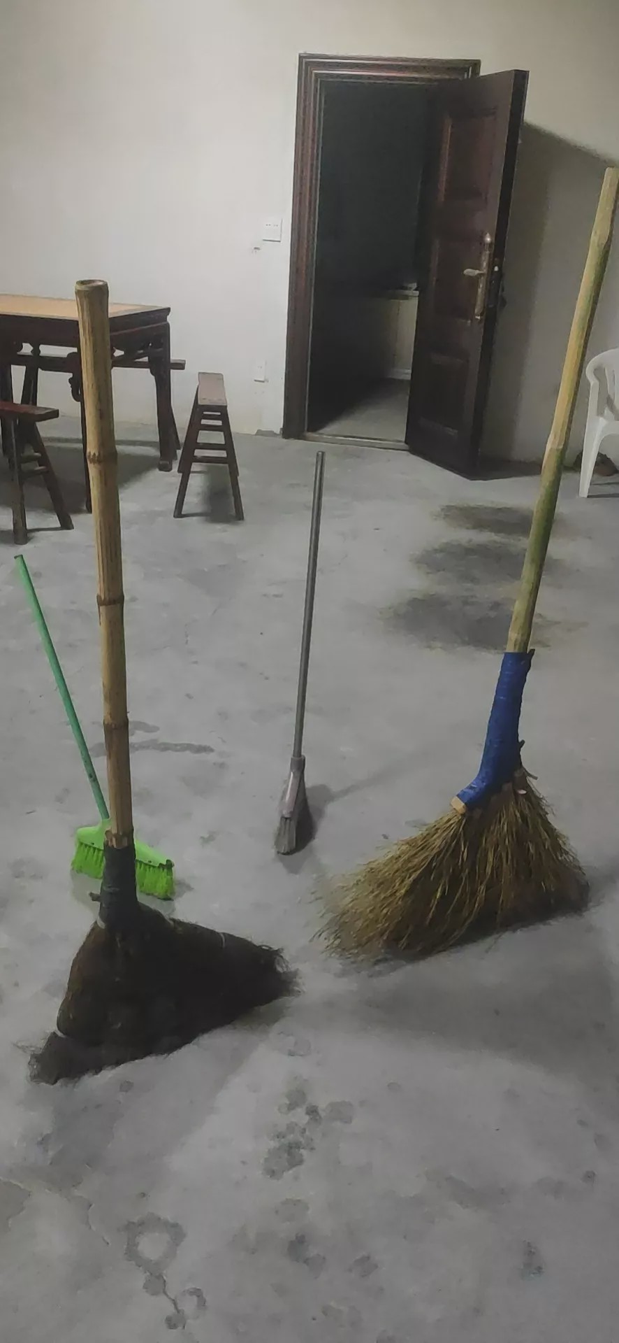 NASA说今天地球引力最小能让扫帚立起来?假的!