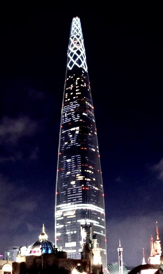震撼！韩国555米最高大楼打出中文字幕：武汉加油