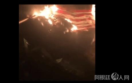 美《独立宣言》起草人中招后 华盛顿雕像也被推倒