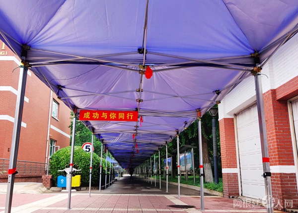记者探访:北京高考考点防疫物资已就位 备用考场最多坐9人