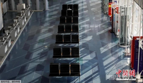 资料图:日本东京羽田机场候机大厅几乎空无一人。 资料图:日本东京羽田机场候机大厅几乎空无一人。