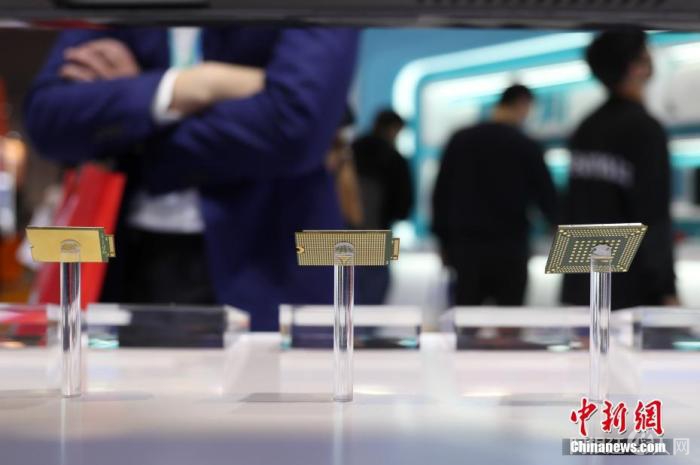 资料图：多家国际芯片制造龙头企业展示最新设备和产品。 <a target='_blank' href='http://www.chinanews.com/'>中新社</a>记者 张亨伟 摄