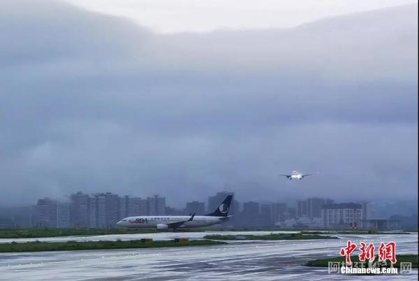 资料图：重庆江北国际机场。李小彦 摄