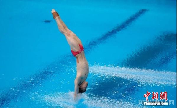 图为谢思埸在比赛中。中新社记者 杜洋 摄 图为谢思埸在比赛中。中新社记者 杜洋 摄