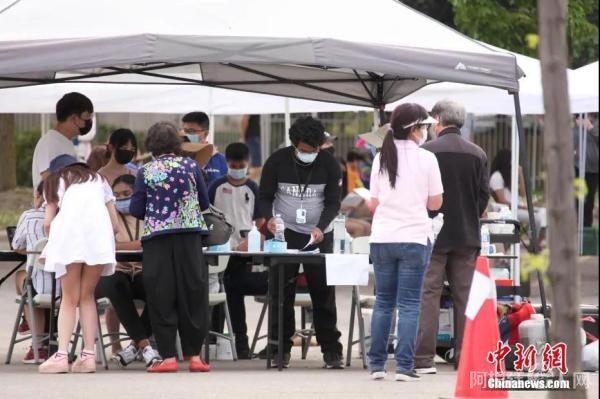 资料图:多伦多市华人聚居区一处流动新冠肺炎疫苗接种站。中新社记者 余瑞冬 摄 资料图:多伦多市华人聚居区一处流动新冠肺炎疫苗接种站。中新社记者 余瑞冬 摄