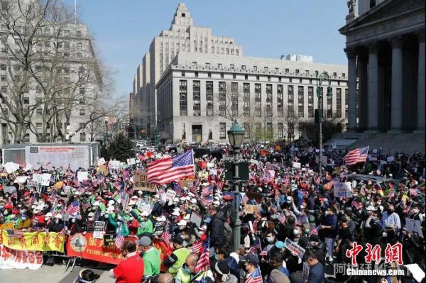 资料图：纽约举行反仇恨亚裔大游行。中新社记者 廖攀 摄
