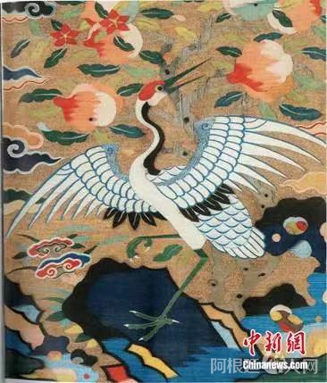 缂丝云鹤花卉纹椅被(藏于俄罗斯埃尔米塔什博物馆)。作者供图 点击进入下一页