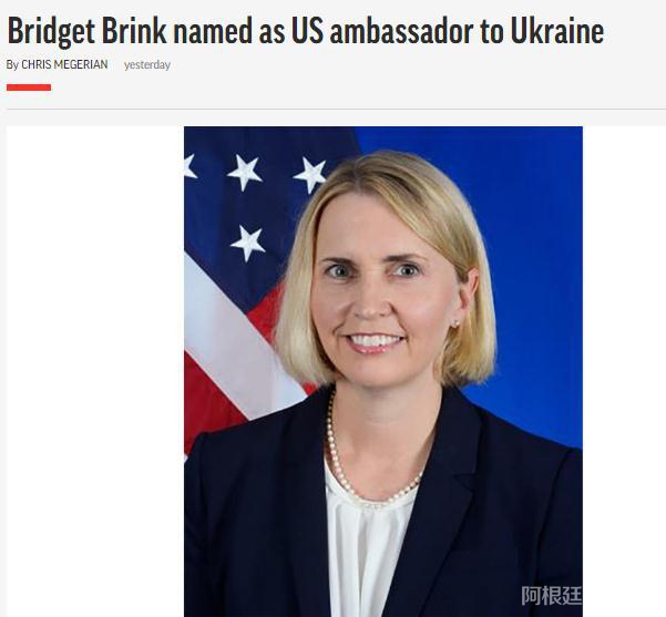 当地时间25日，美国总统拜登宣布，提名布丽奇特 布林克(Bridget Brink)为新任美国驻乌克兰大使。图片来源：美联社报道截图。
