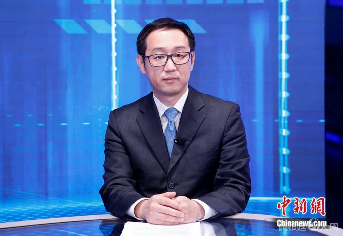 中金研究院董事总经理赵扬在《中新财经·中国经济“新”观察》栏目现场。 中新社记者 李骏 摄 中金研究院董事总经理赵扬在《中新财经·中国经济“新”观察》栏目现场。 中新社记者 李骏 摄