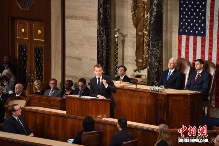 当地时间2018年4月25日，法国总统马克龙在美国国会参众两院联席会议上发表演讲。中新社记者 邓敏 摄