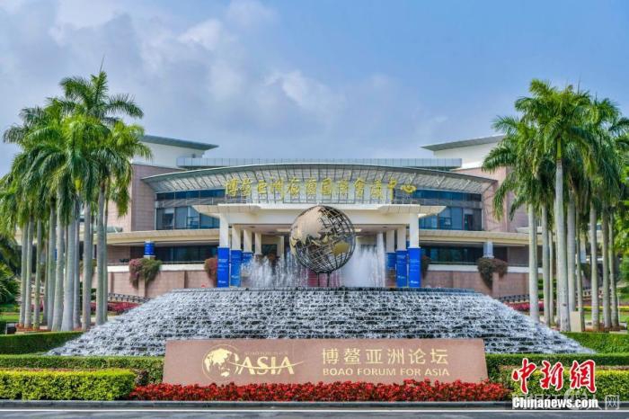 博鳌亚洲论坛永久会址前的喷泉广场。 中新社记者 骆云飞 摄