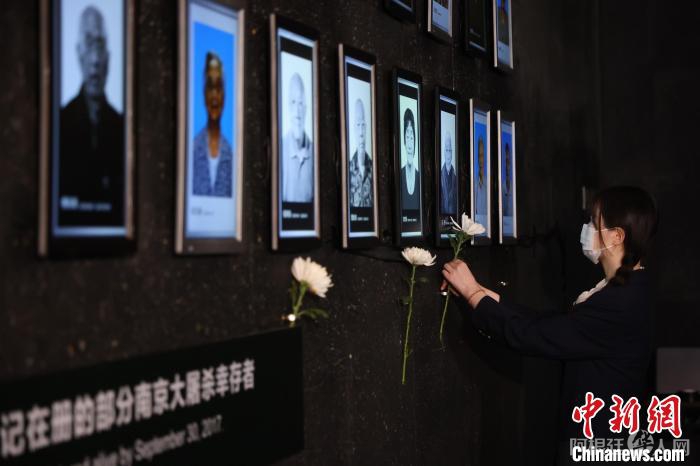 离世幸存者的后代,都将一份继承嘱托、讲述历史的重任刻在心上。 泱波 摄 离世幸存者的后代,都将一份继承嘱托、讲述历史的重任刻在心上。 泱波 摄