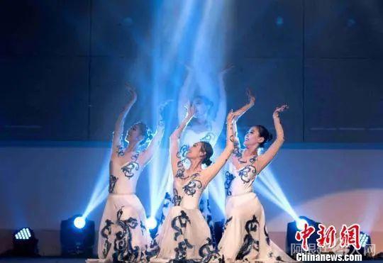 2018年10月，在马来西亚世纪大学上演的 中国传统舞蹈《瓷声玉振》。