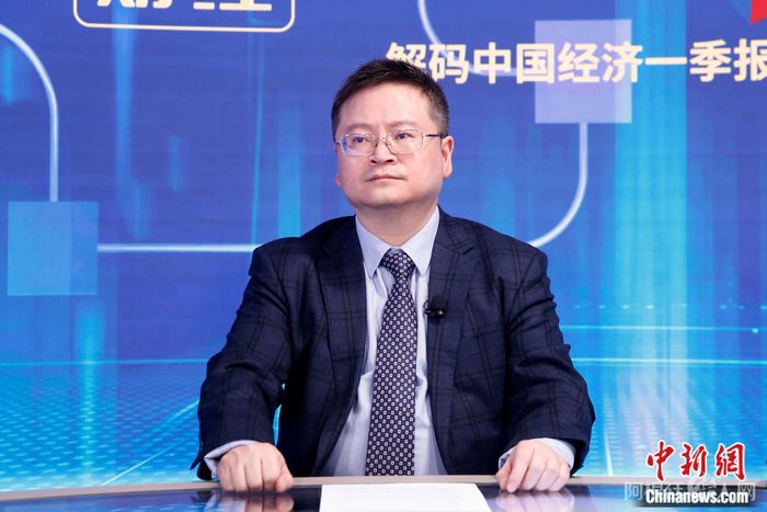 中银证券全球首席经济学家管涛在《中新财经·中国经济“新”观察》栏目现场。 中新社记者 李骏 摄 中银证券全球首席经济学家管涛在《中新财经·中国经济“新”观察》栏目现场。 中新社记者 李骏 摄