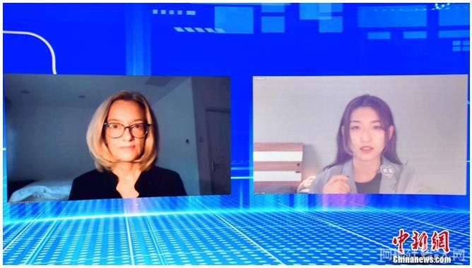 图片“东西问·中外对话”邀请联合国人口基金驻华代表康嘉婷(Justine Coulson)对话博主“科学少女壳酱”王鸿坦。 田博川 摄