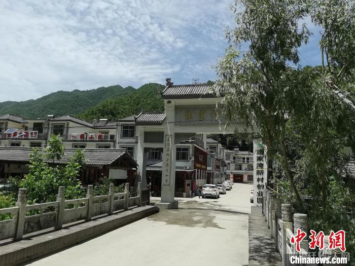 朱家湾村如今已发生了翻天覆地的变化。　张卓凡 摄