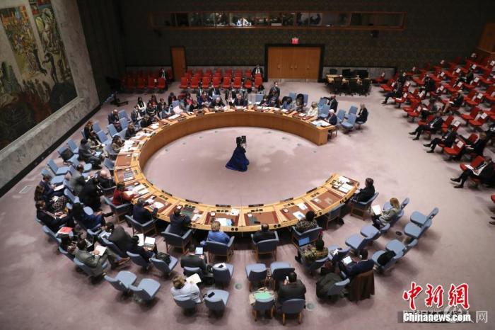 资料图：当地时间3月7日，联合国安理会在纽约联合国总部审议乌克兰人道主义问题。 中新社记者 廖攀 摄