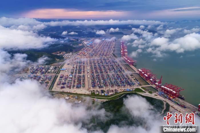 资料图：宁波港口一景。　沈颖俊 摄
