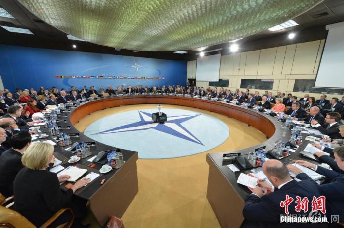 资料图:北约防长会议现场。 资料图:北约防长会议现场。