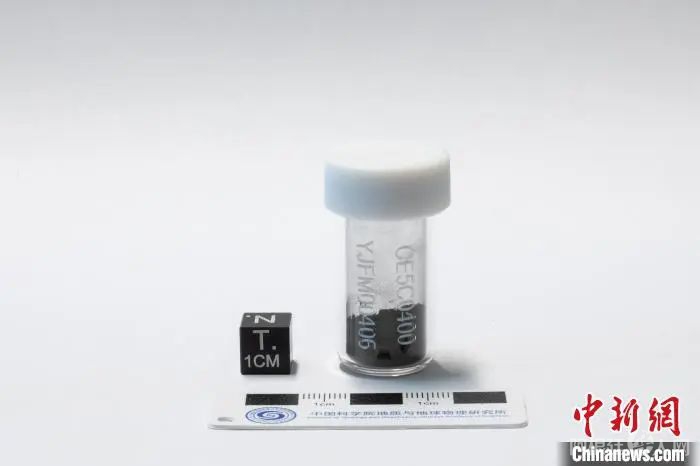 　　嫦娥五号月壤样品。　中国科学院科学传播局科技摄影联盟供图