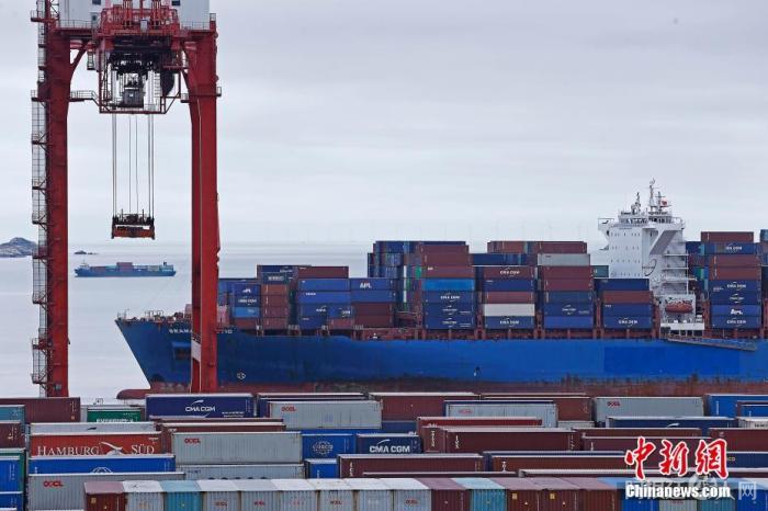 忙碌的上海洋山深水港。 殷立勤 摄 忙碌的上海洋山深水港。 殷立勤 摄