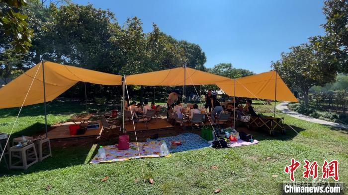 资料图:“十一”黄金周,户外露营受上海市民青睐。 康玉湛 摄
资料图:“十一”黄金周,户外露营受上海市民青睐。 康玉湛 摄