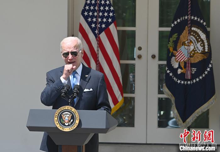 当地时间7月30日上午,美国总统拜登新冠检测再次呈阳性。他此次没有症状,但将采取隔离措施。资料图为拜登7月27日解除隔离后在白宫发表讲话。 中新社记者 陈孟统 摄 当地时间7月30日上午,美国总统拜登新冠检测再次呈阳性。他此次没有症状,但将采取隔离措施。资料图为拜登7月27日解除隔离后在白宫发表讲话。 中新社记者 陈孟统 摄