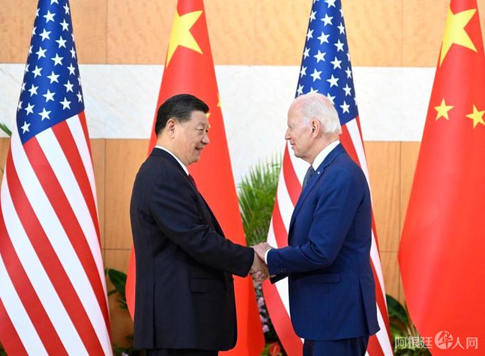 当地时间11月14日下午，国家主席习近平在印度尼西亚巴厘岛同美国总统拜登举行会晤。来源：新华社 记者：鞠鹏 李学仁 燕雁