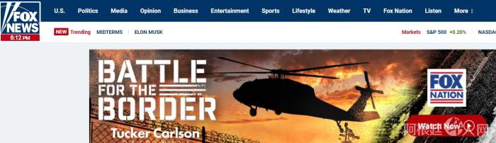 保守派美媒福克斯新闻网打出了“为边境而战”的标语，主持人是抨击过拜登的塔克·卡尔森。图片来源：福克斯新闻网页面截图