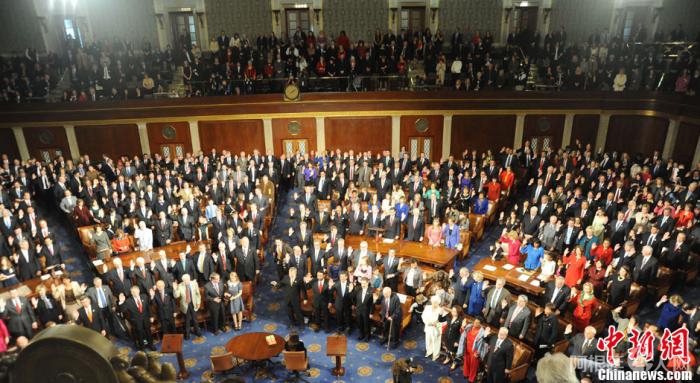 资料图：美国国会众议院全体成员宣誓就职。中新社发 吴庆才 摄
