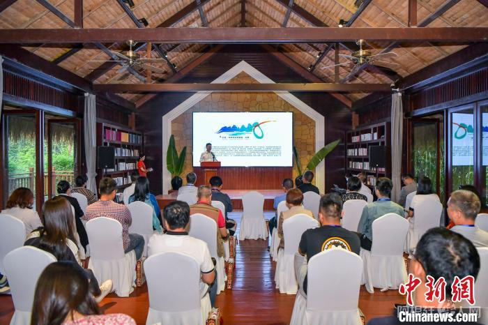 11月2日,保亭向海外华文媒体人士作产业推介。 骆云飞 摄 11月2日,保亭向海外华文媒体人士作产业推介。 骆云飞 摄