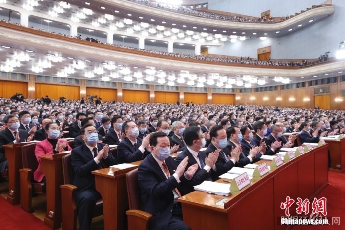 2023年3月5日，十四届全国人大一次会议在北京人民大会堂开幕。中新社记者 盛佳鹏 摄