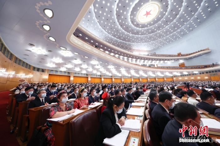 3月5日，十四届全国人大一次会议在北京人民大会堂开幕。中新社记者 盛佳鹏 摄