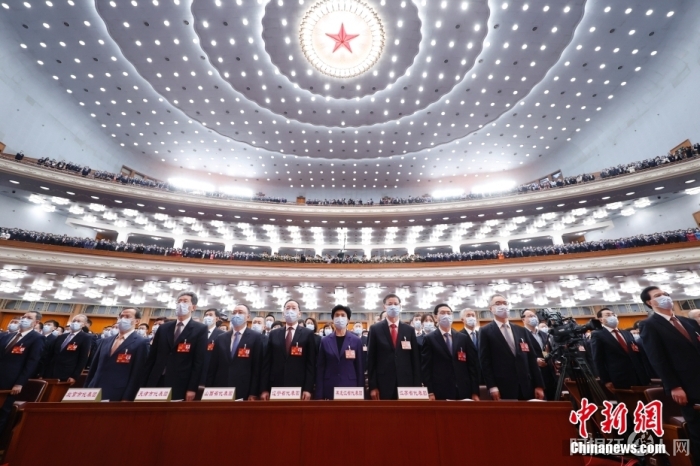 2023年3月5日，十四届全国人大一次会议在北京人民大会堂开幕。中新社记者 盛佳鹏 摄