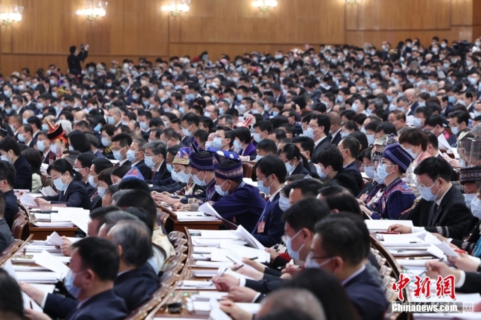 3月5日，十四届全国人大一次会议在北京人民大会堂开幕。中新社记者 盛佳鹏 摄