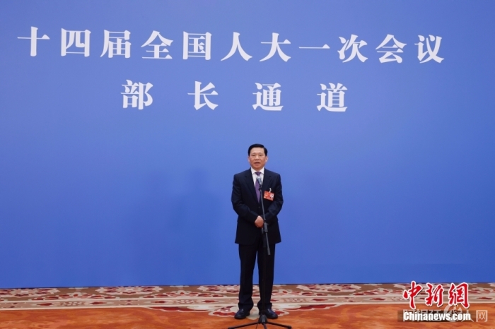 图为应急管理部部长王祥喜接受媒体采访。中新社记者 韩海丹 摄