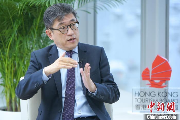 程鼎一接受中国新闻网“港澳会客厅”采访。 陈永诺 摄 程鼎一接受中国新闻网“港澳会客厅”采访。 陈永诺 摄