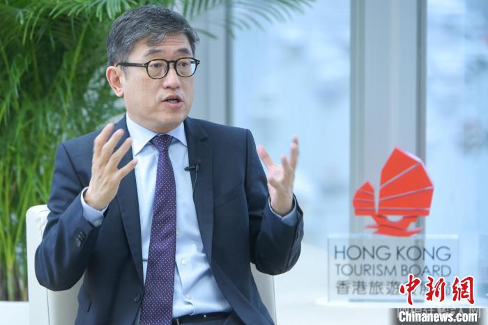 程鼎一接受中国新闻网“港澳会客厅”采访。 陈永诺 摄 程鼎一接受中国新闻网“港澳会客厅”采访。 陈永诺 摄