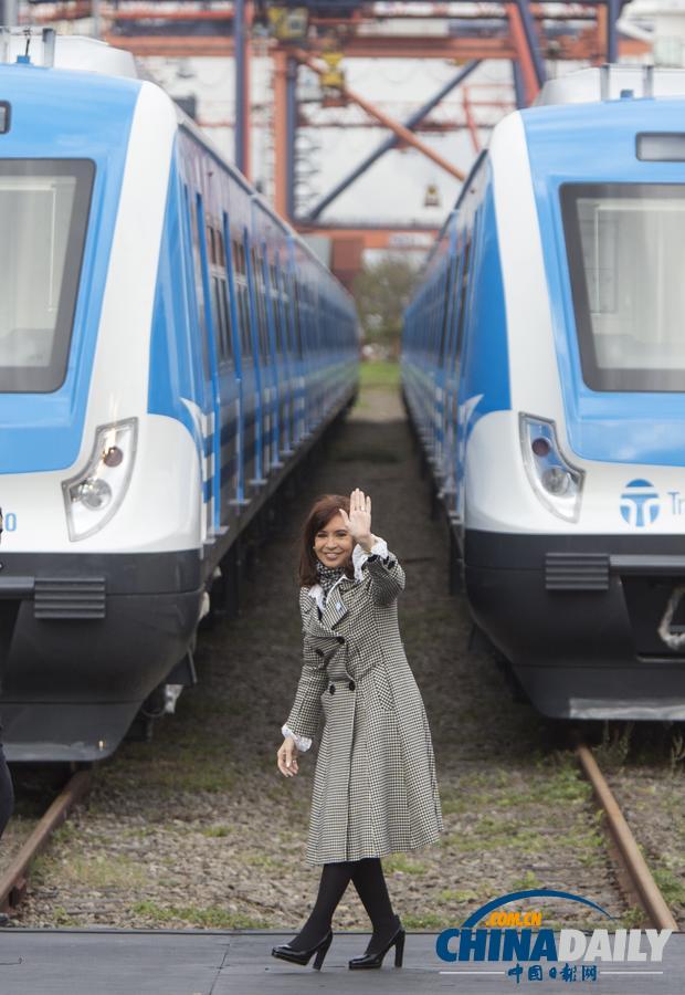 阿根廷总统出席中国列车交付仪式