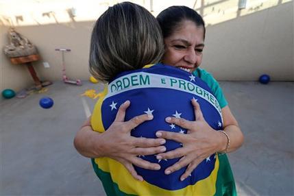 巴西一“六指”家庭盼巴西队第六次夺冠(图)