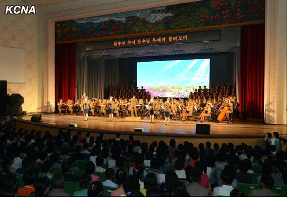 朝鲜人民国家功勋合唱团演出现场
