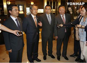 对于韩美决定再次推迟战时作战指挥权移交时间一事,韩国朝野政党持不同意见。(资料图片,韩联社)