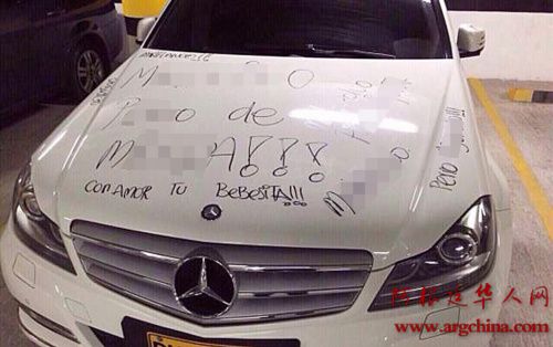 女子发现男友&ldquo;劈腿&rdquo;将男友豪车写满脏字发泄