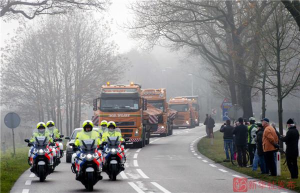 马航MH17航班残骸运抵荷兰(图)