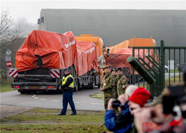 马航MH17航班残骸运抵荷兰(图)
