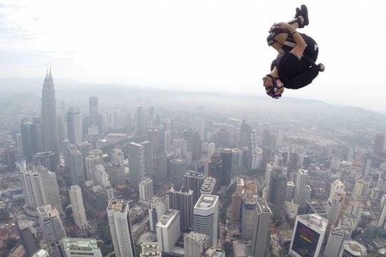25岁“冒险男”坠崖身亡曾跳吉隆坡420米高楼