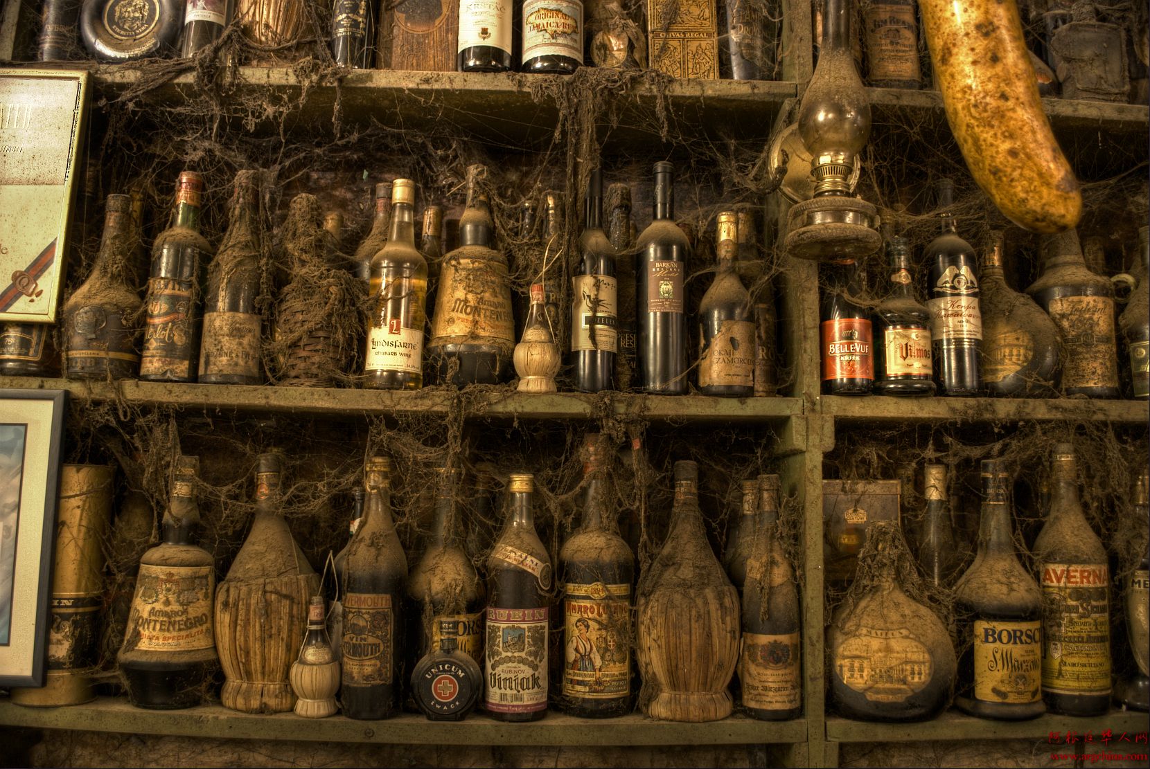 pirate-bar-vintage-bottles-1600.jpg