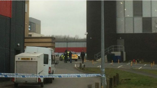 这名男子在14日跳楼自杀身亡。