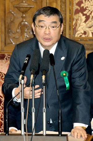 图为在参议院预算委员会上答问的NHK会长籾井胜人。