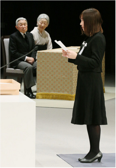 菅原彩加在天皇夫妇面前讲述“放弃救母”的故事